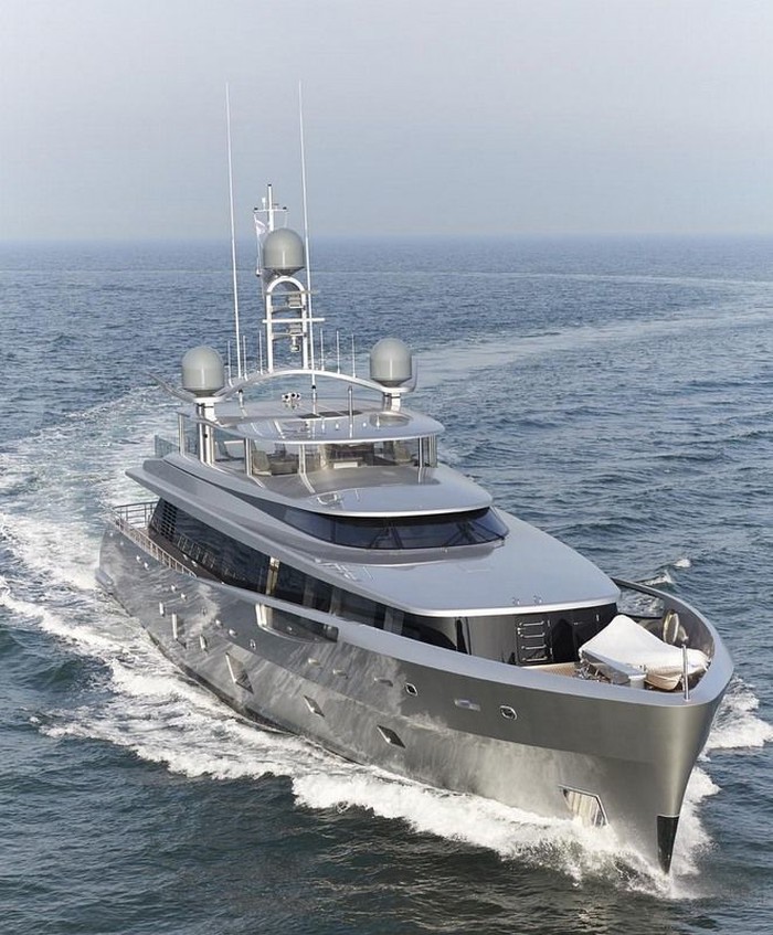 Yacht COMO.