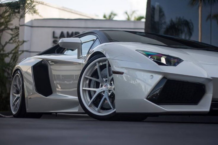 Lamborghini Aventador with 22 COR Wheels.