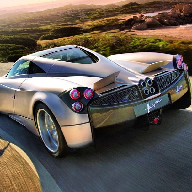 Awesomeness! Pagani Huayra.