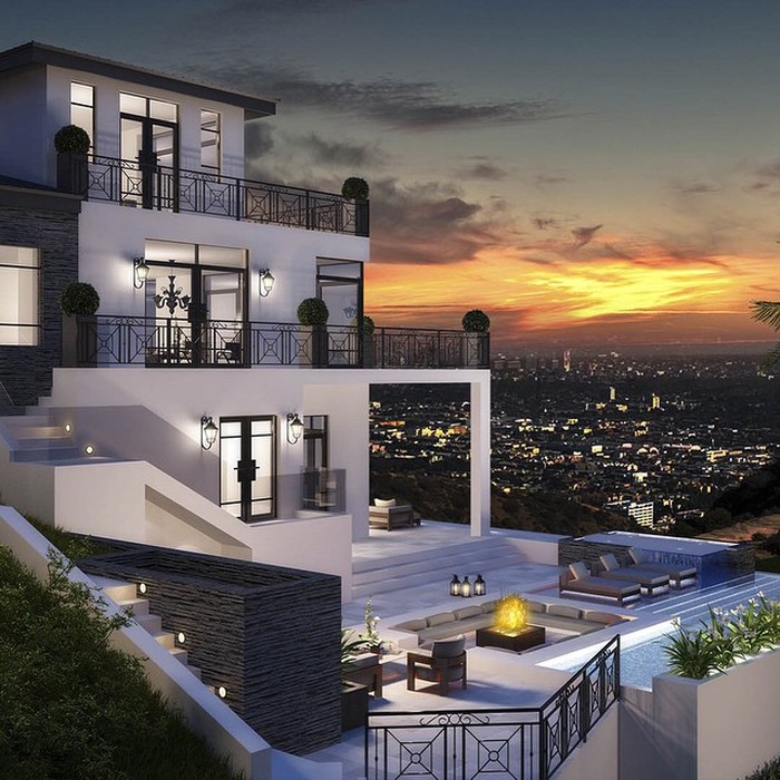 Amazing mansion in Beverly Hills. 