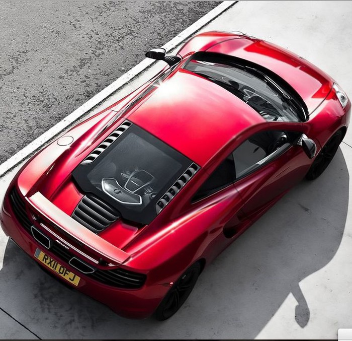 McLaren MP4-12C.