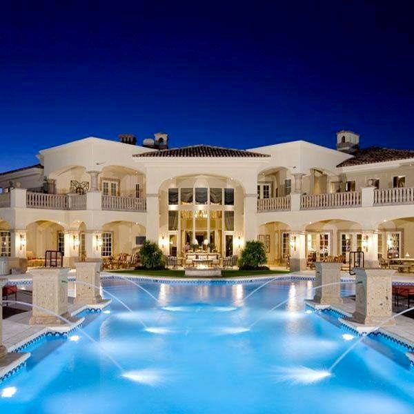 Luxurious home with an amazing pool