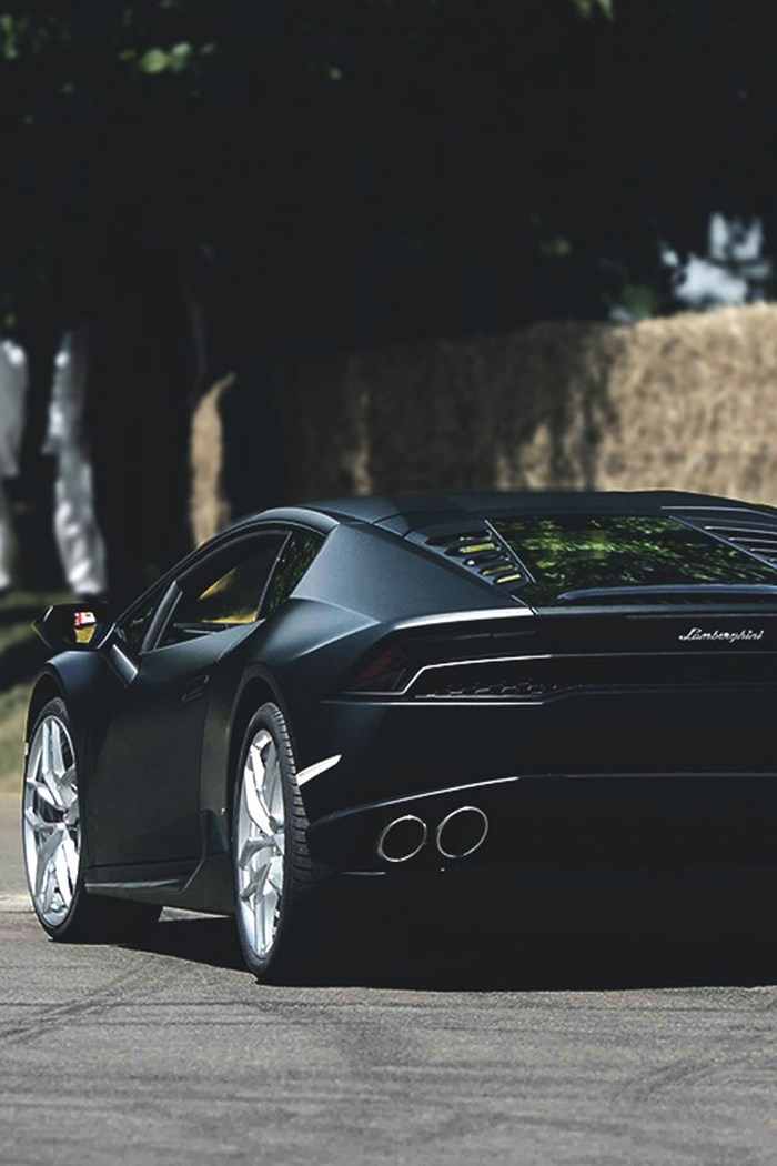 Matte black Lamborghini Huracan.