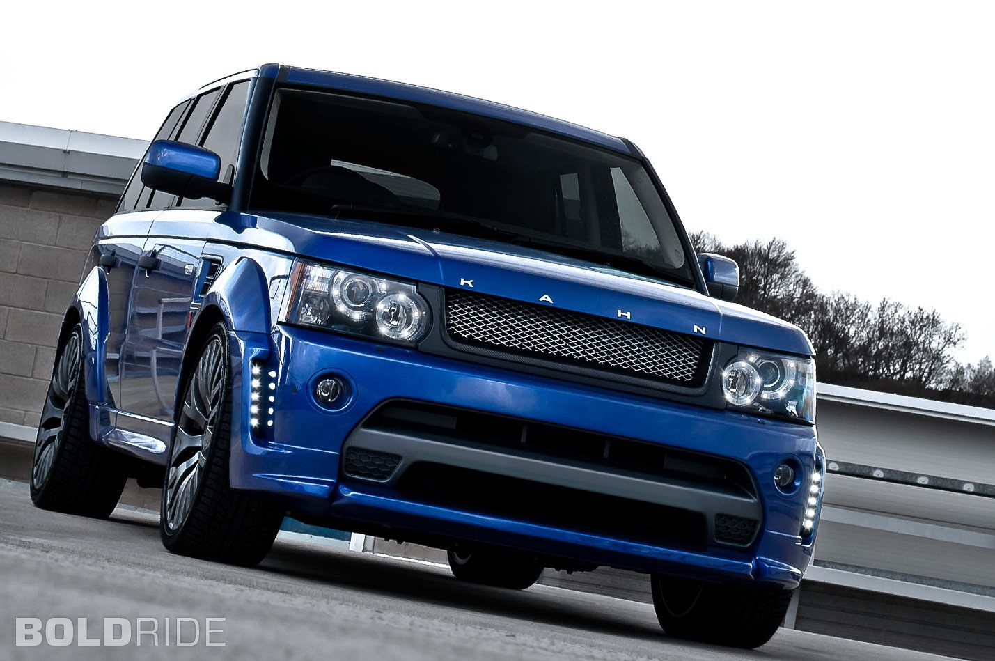 Kahn Range Rover Sport.