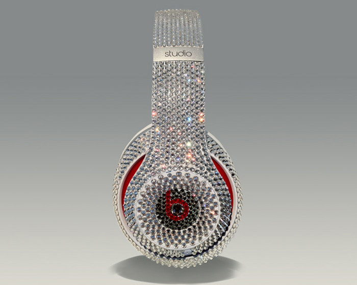 New Dr Dre Beats Studio with a Crystal Rocked Make Over.