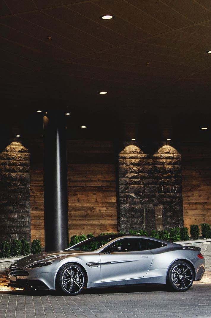 Aston Martin Vanquish.