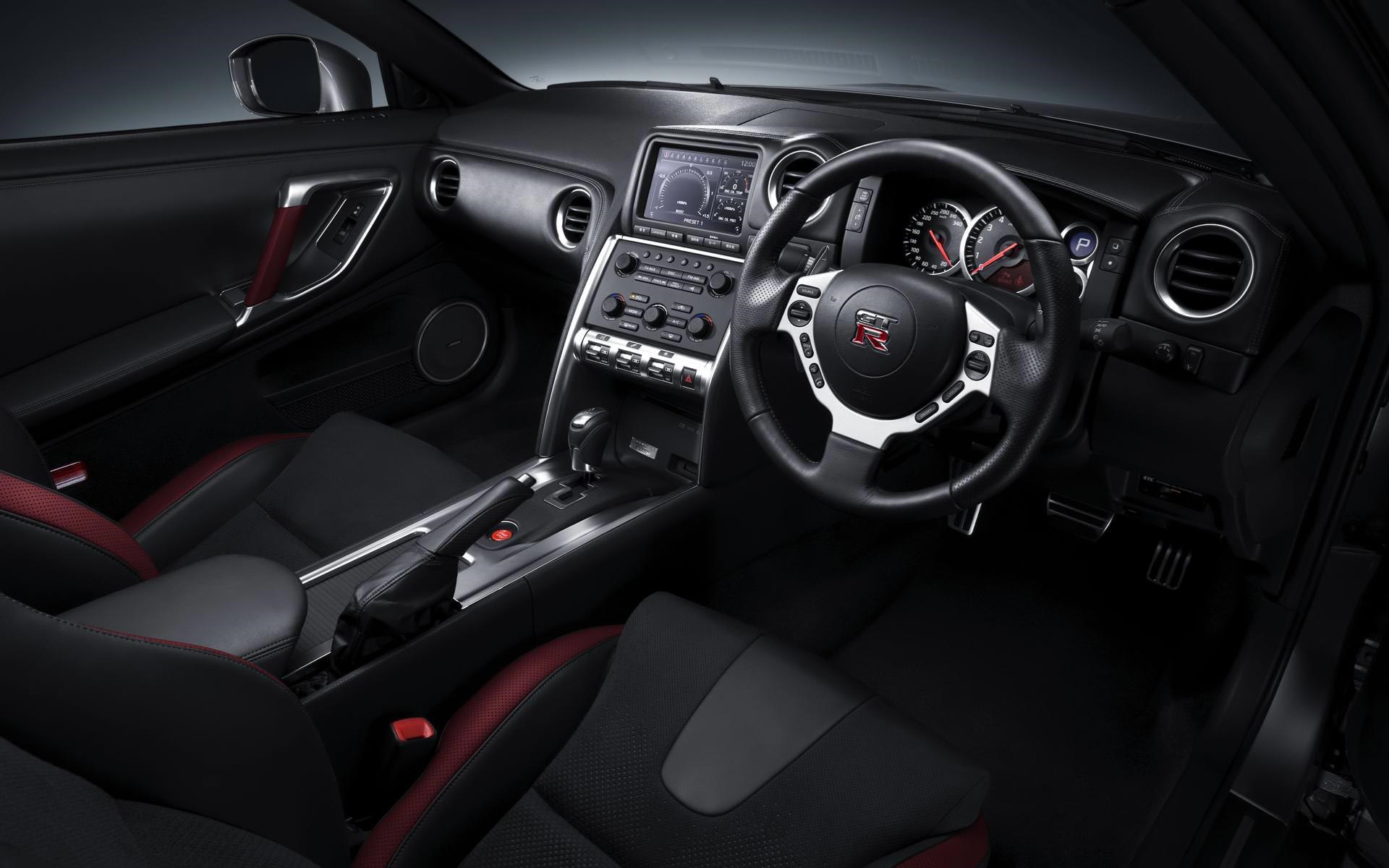 Nissan GT-R interior