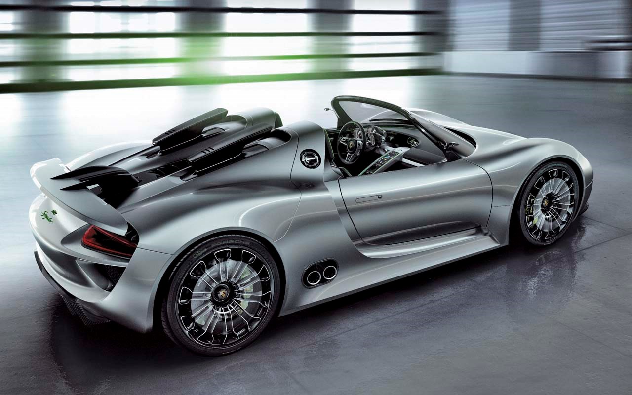 2014 Porsche 918 Spyder.