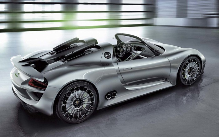 2014 Porsche 918 Spyder.