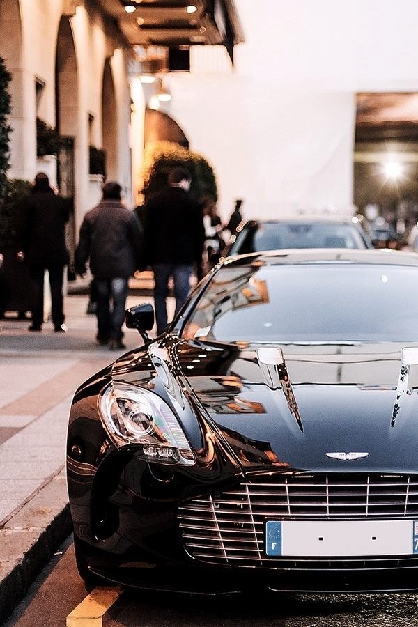 Goregous Aston Martin.