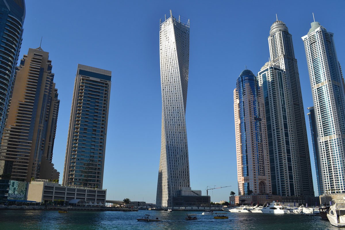 Cayan Tower in Dubai si the tallest twisted building 