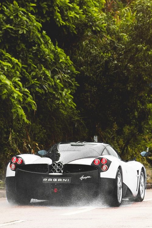 Pagani Huayra.