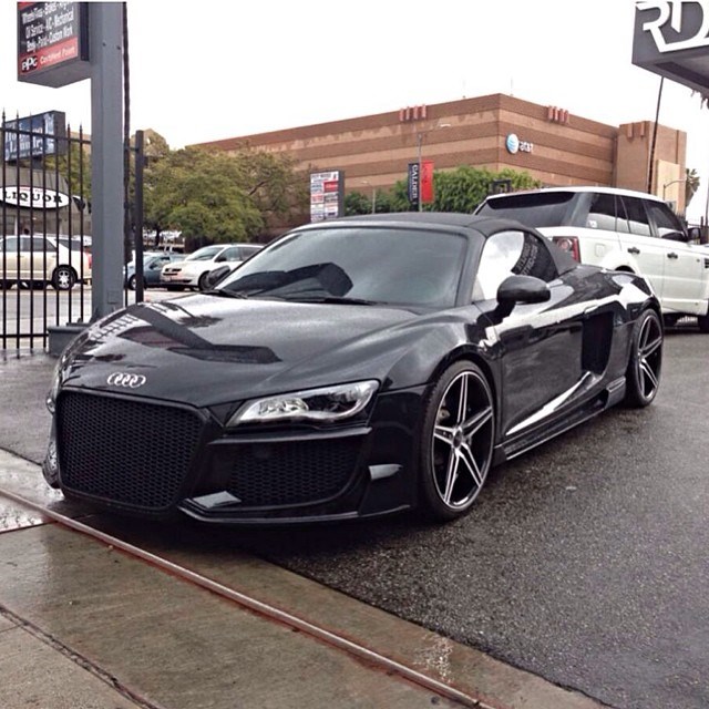 Audi R8.