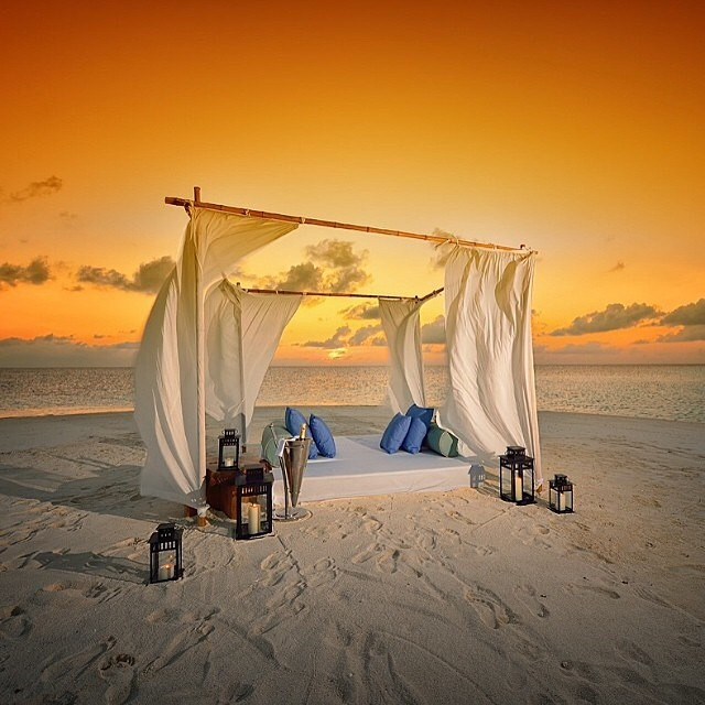 Private romantic dinner in Maldives.