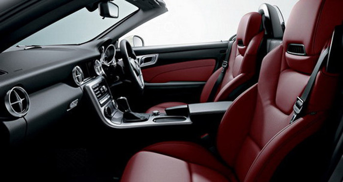 Mercedes SLK 200 interior.