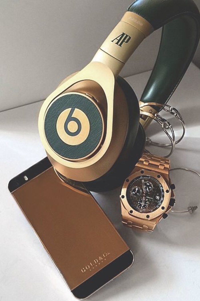 All gold everything.