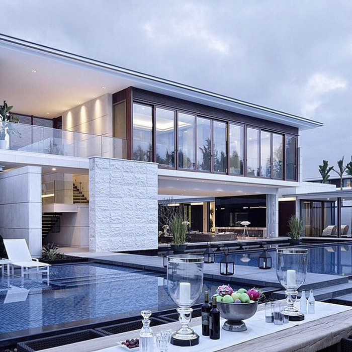 Amazing mansion!