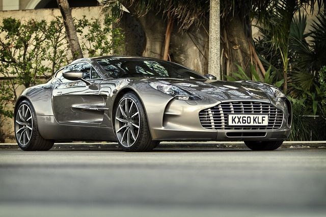  Aston Martin One-77.