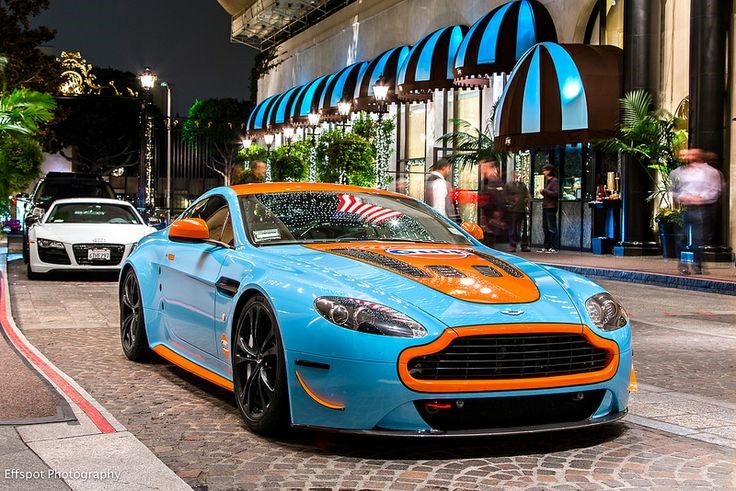 Aston Martin Vantage Gulf.