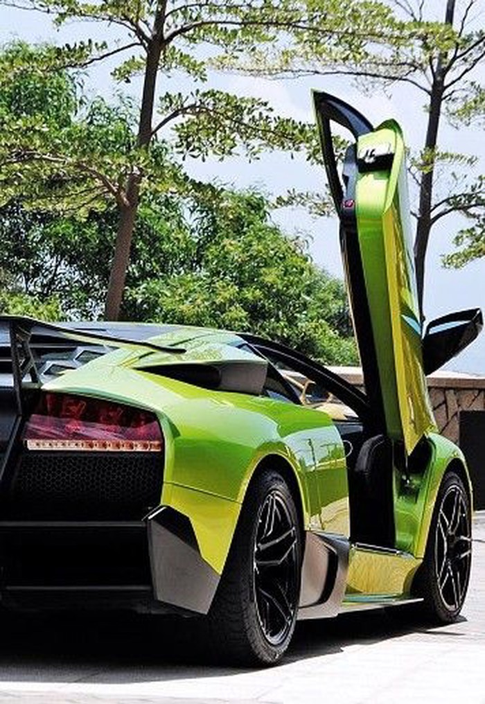 Gorgeous Lamborghini.