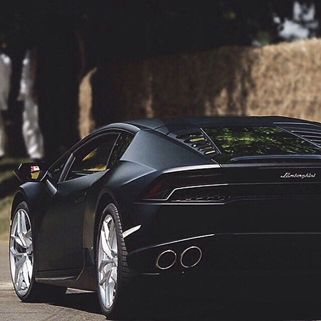 Matte Black Lamborghini Hurucan.