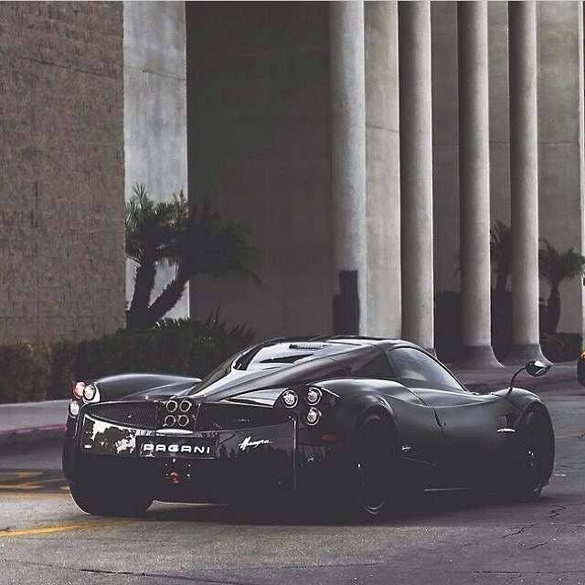 Amazing Pagani Huayra.