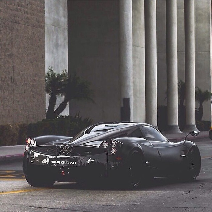 Amazing Pagani Huayra.