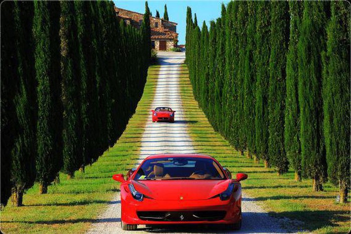 Ferrari tour in Tuscany