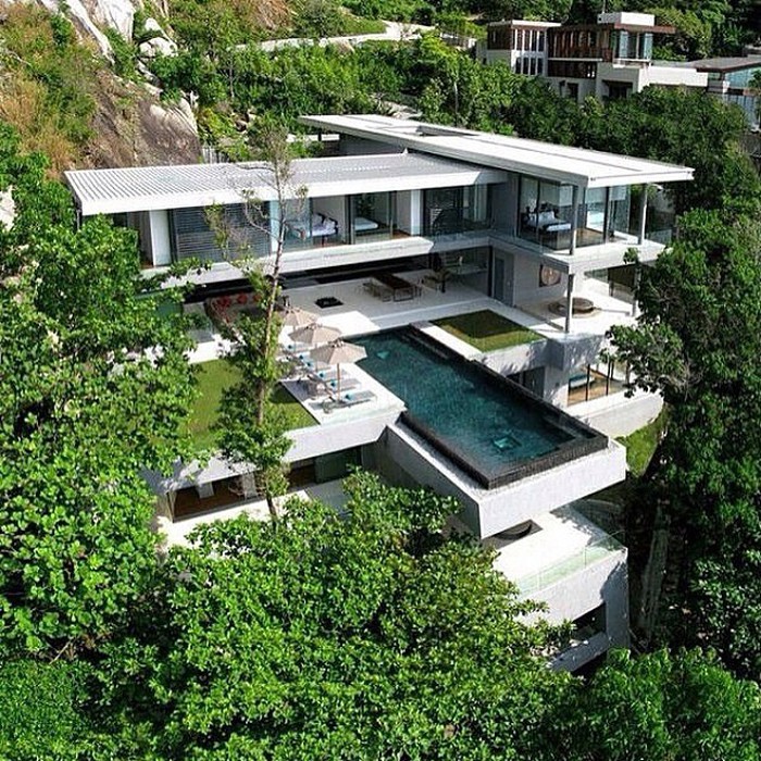Beautiful mansion. 