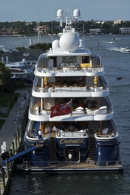 Cakewalk Yacht.