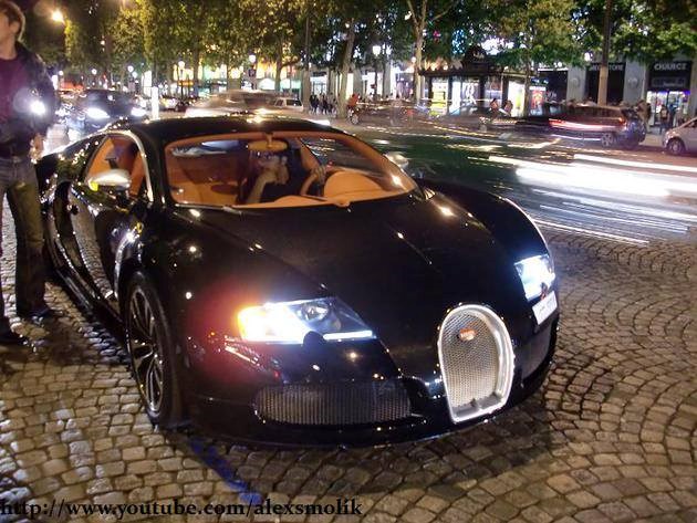 Bugatti Veyron on the streets of Paris.