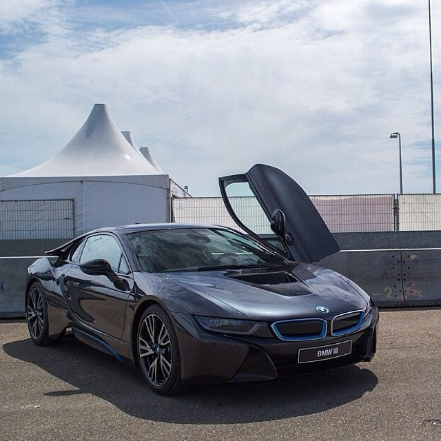 BMW i8.