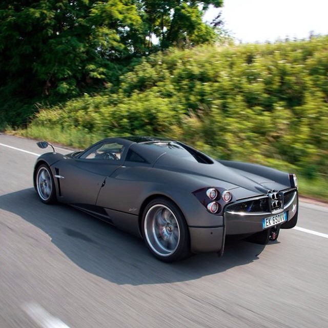 Pagani Huayra.