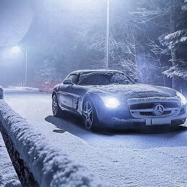 SLS AMG in the snow.