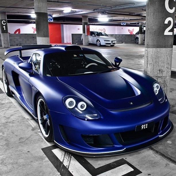 Porsche Carrera GT.