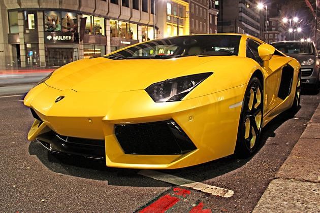 Yellow Lamborghini Aventador LP700-4.
