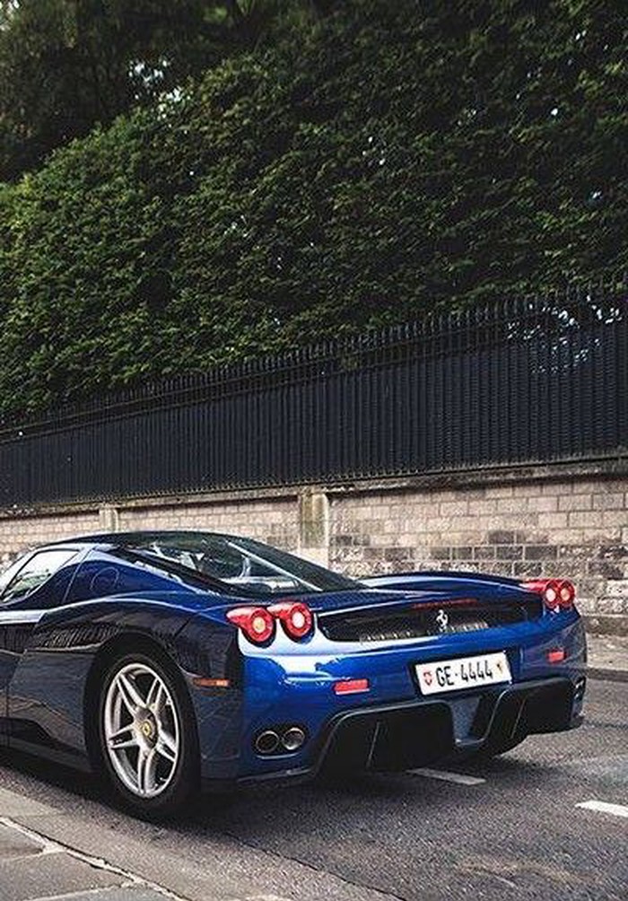 Ferrari Enzo.