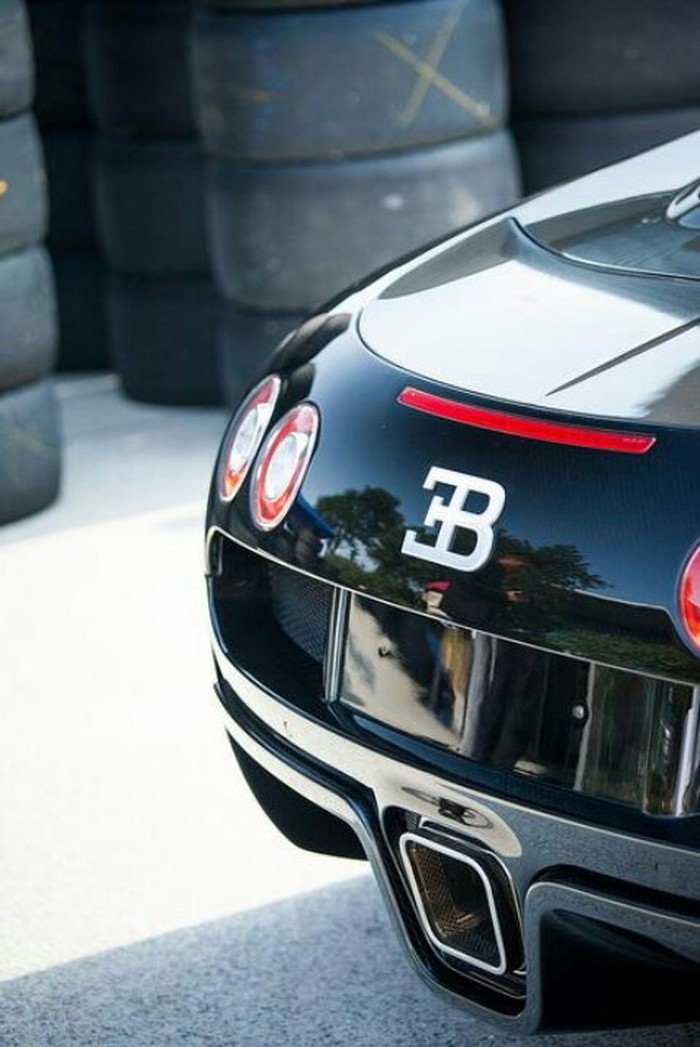 Bugatti Veyron.
