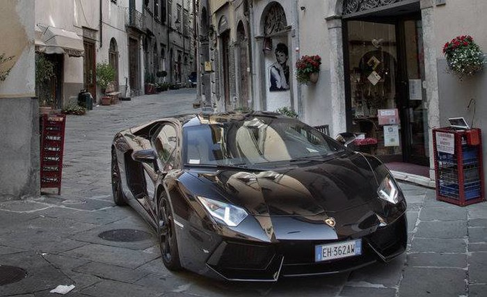 Lamborghini Aventador LP700-4.