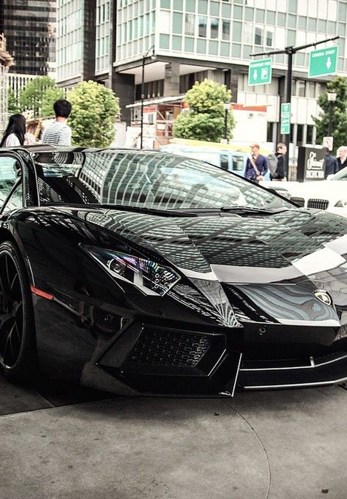 Lamborghini Aventador.