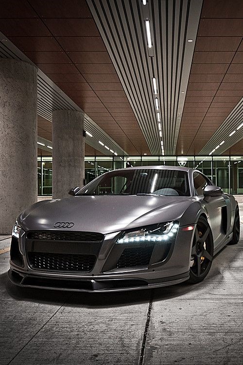 Audi R8.