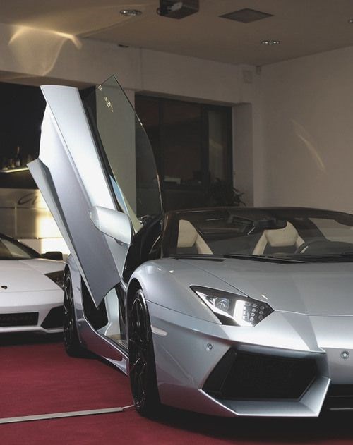 Smooth and sexy: Lamborghini is always the best choice.