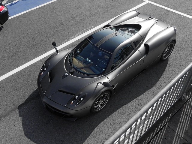 Pagani Huayra.