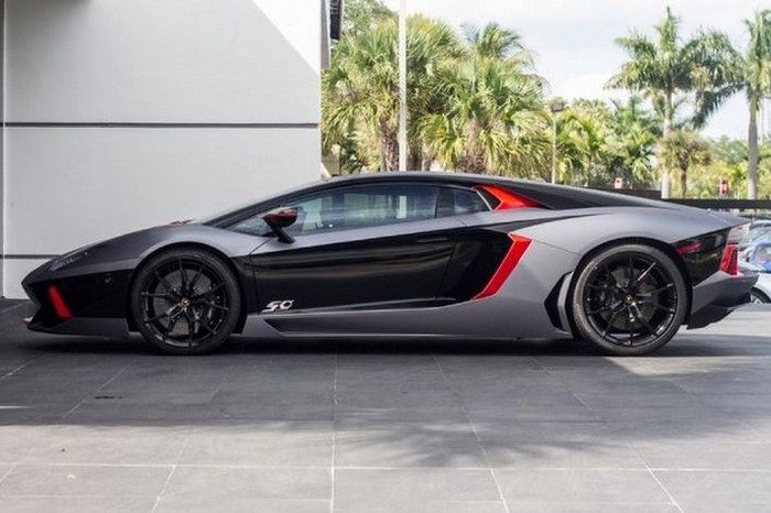 Lamborghini Aventador LP700-4.