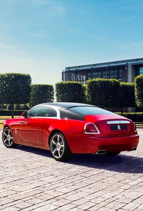 Rolls Royce Wraith.