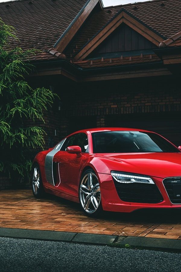 Audi R8.