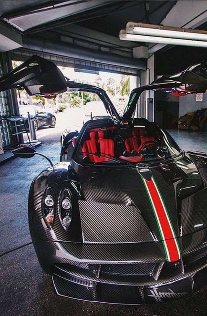 Pagani Huayra.