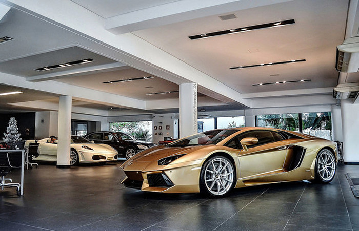 Gold Aventador.
