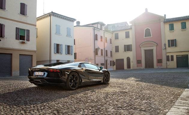 Lamborghini Aventador LP700-4.