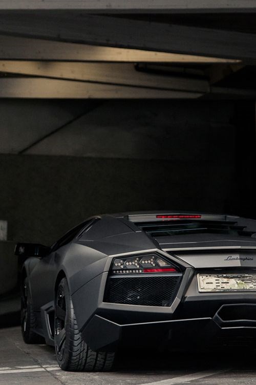 Smoking hot Lamborghini Reventon.